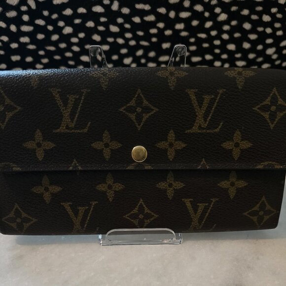 Louis Vuitton Handbags - Louis Vuitton Monogram Sarah Wallet